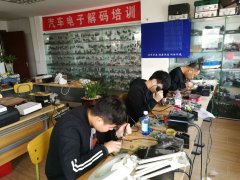 美女与男人搞基下面呲水